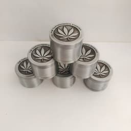 image-Zinc Alloy Maple Leaf 40mm Smoke Grinder
