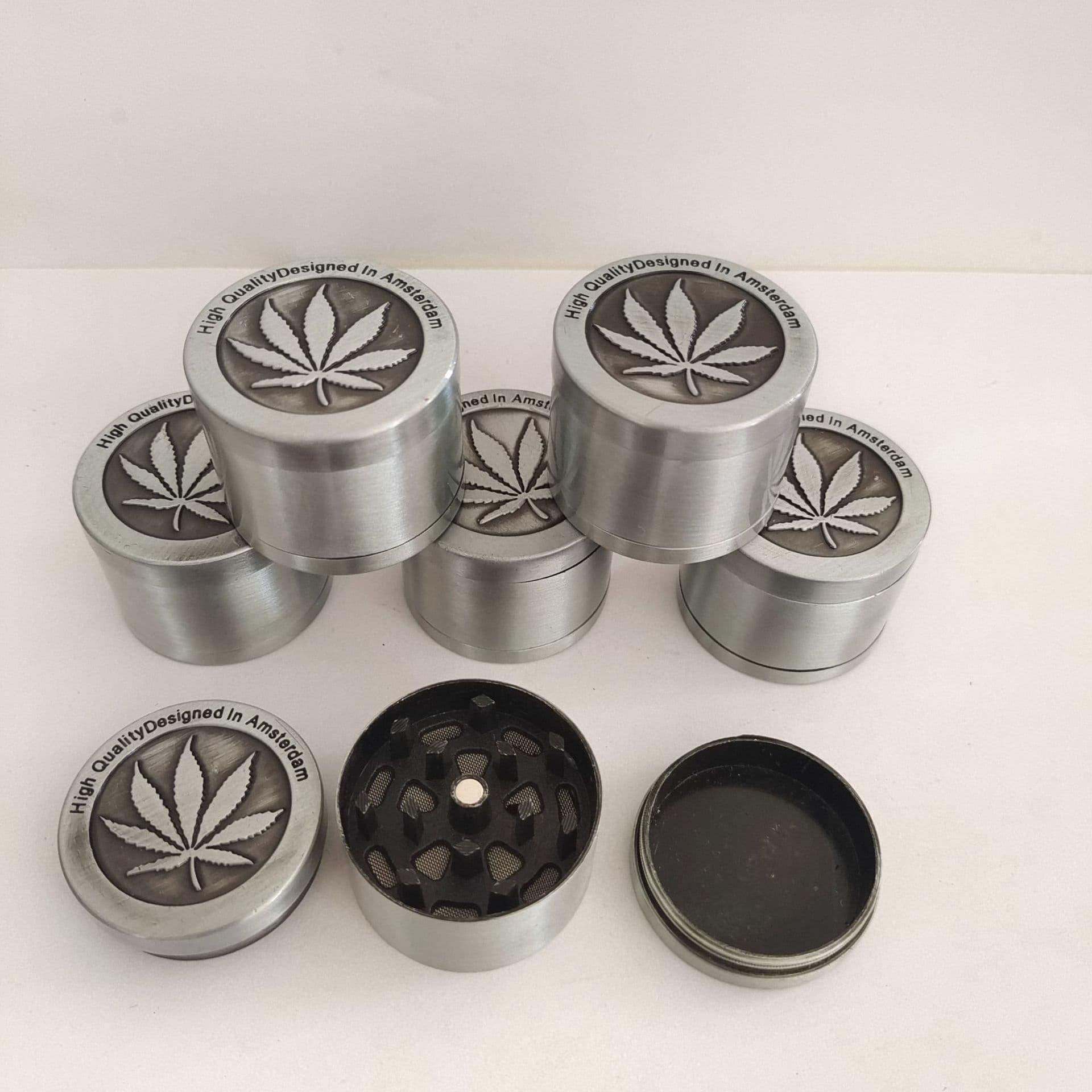 image-Zinc Alloy Maple Leaf 40mm Smoke Grinder