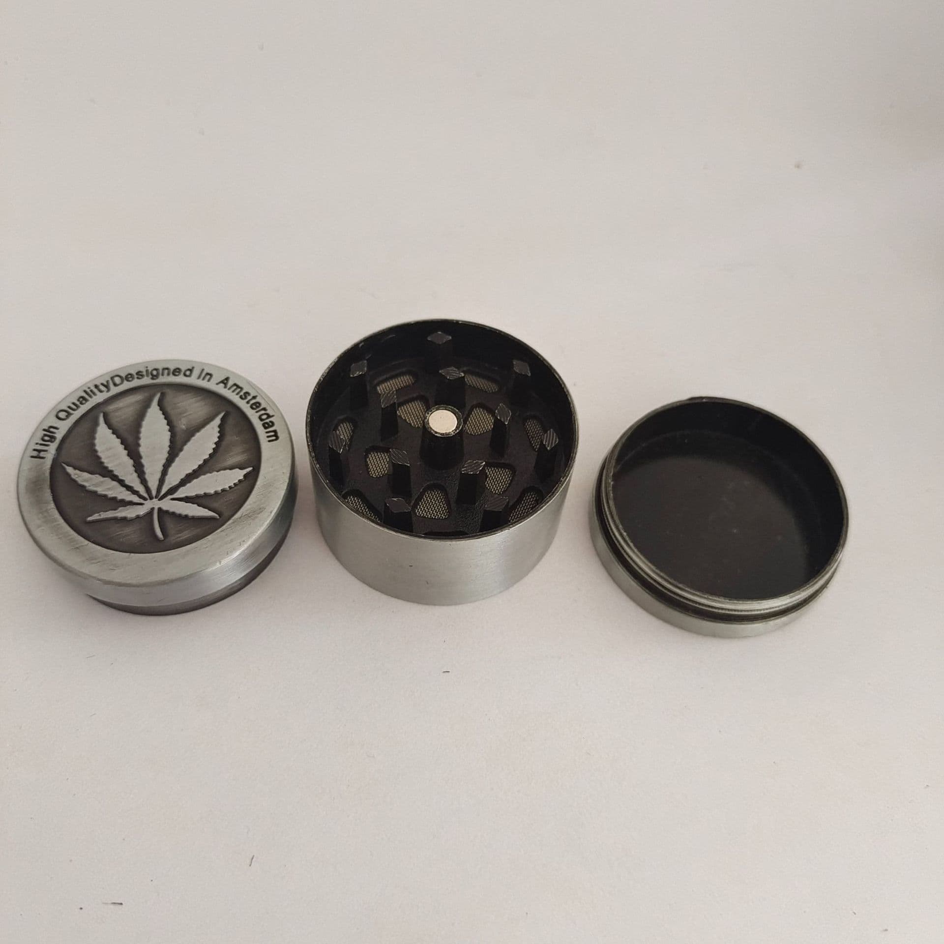 image-Zinc Alloy Maple Leaf 40mm Smoke Grinder