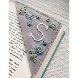 image-Personality Handmade Embroidery Corner Bookmark Felt Triangle Mark