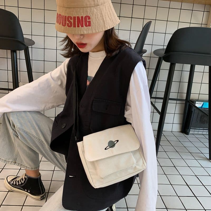image-Men's And Women's Fashion Retro Embroidered Canvas Bag