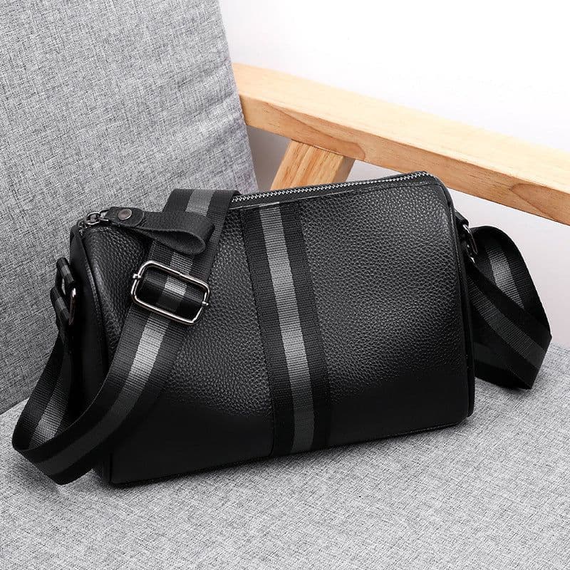 image-One-shoulder Crossbody Leather Large Capacity Bag