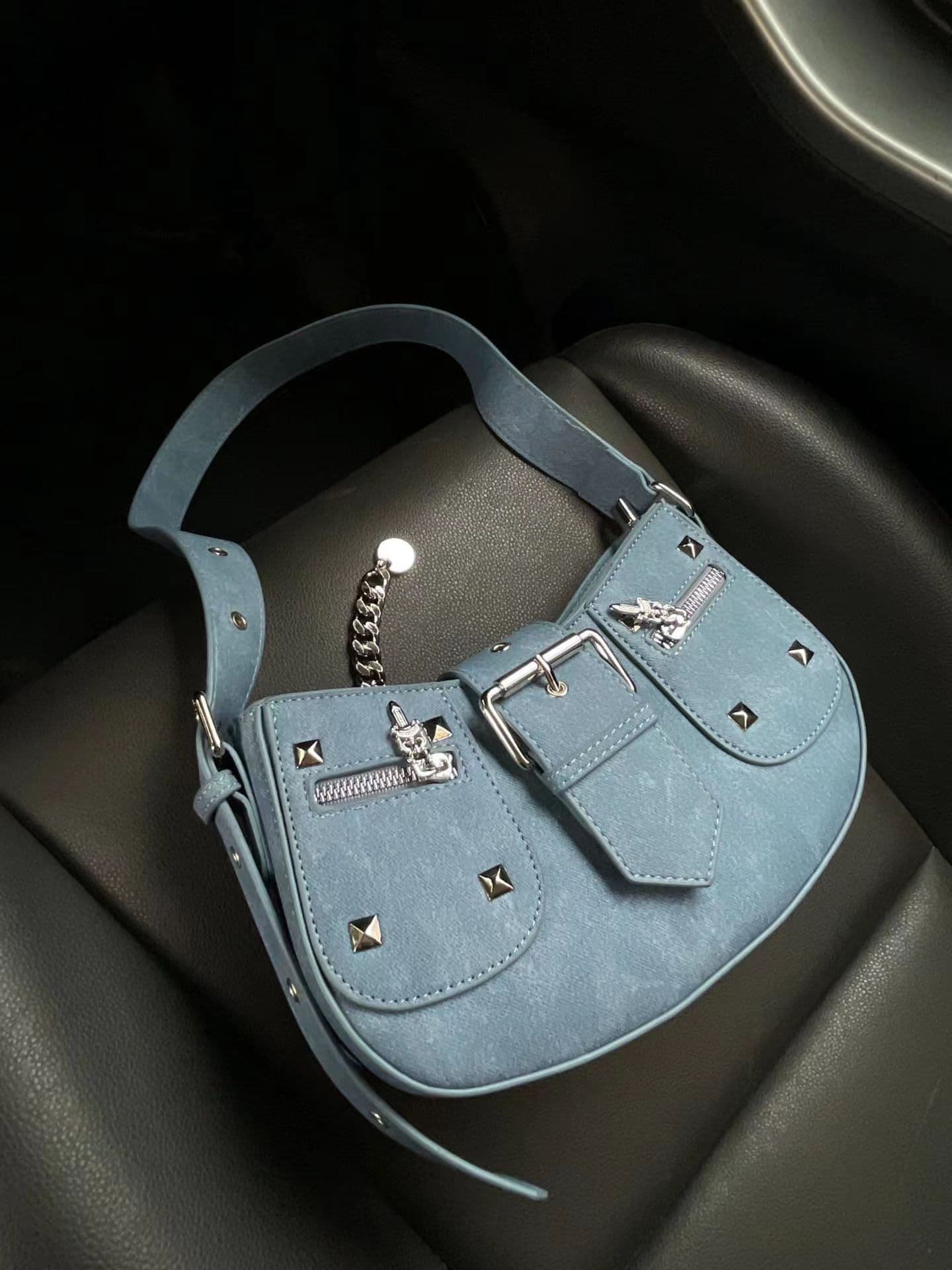 image-Niche American Retro Hot Girl Y2g Punk Studded Shoulder Bag
