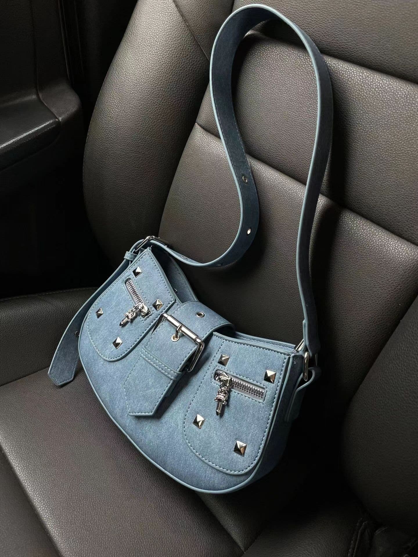 image-Niche American Retro Hot Girl Y2g Punk Studded Shoulder Bag