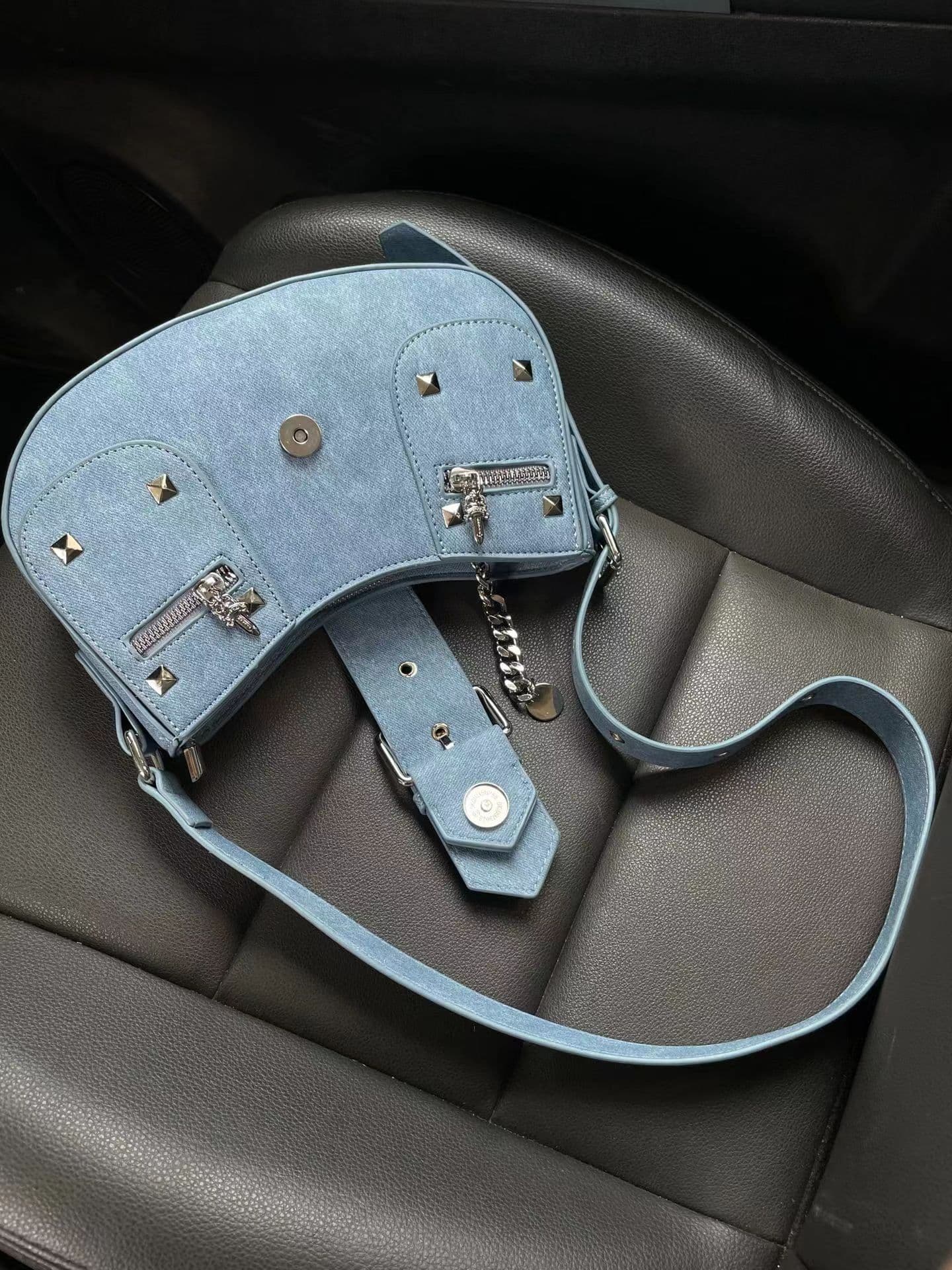 image-Niche American Retro Hot Girl Y2g Punk Studded Shoulder Bag