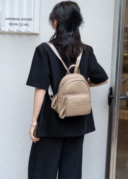 image-Women's All-match Simple Commute Travel Leather Backpack