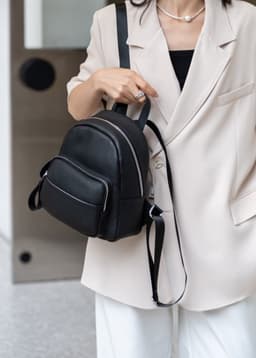 image-Women's All-match Simple Commute Travel Leather Backpack
