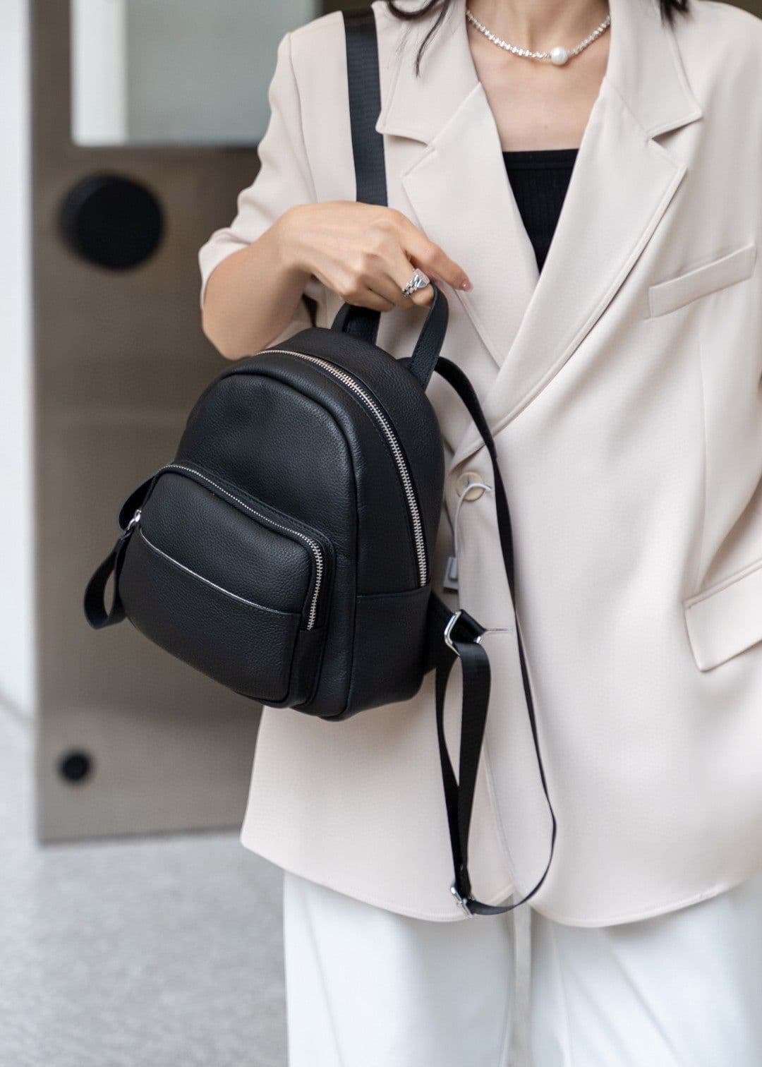 image-Women's All-match Simple Commute Travel Leather Backpack