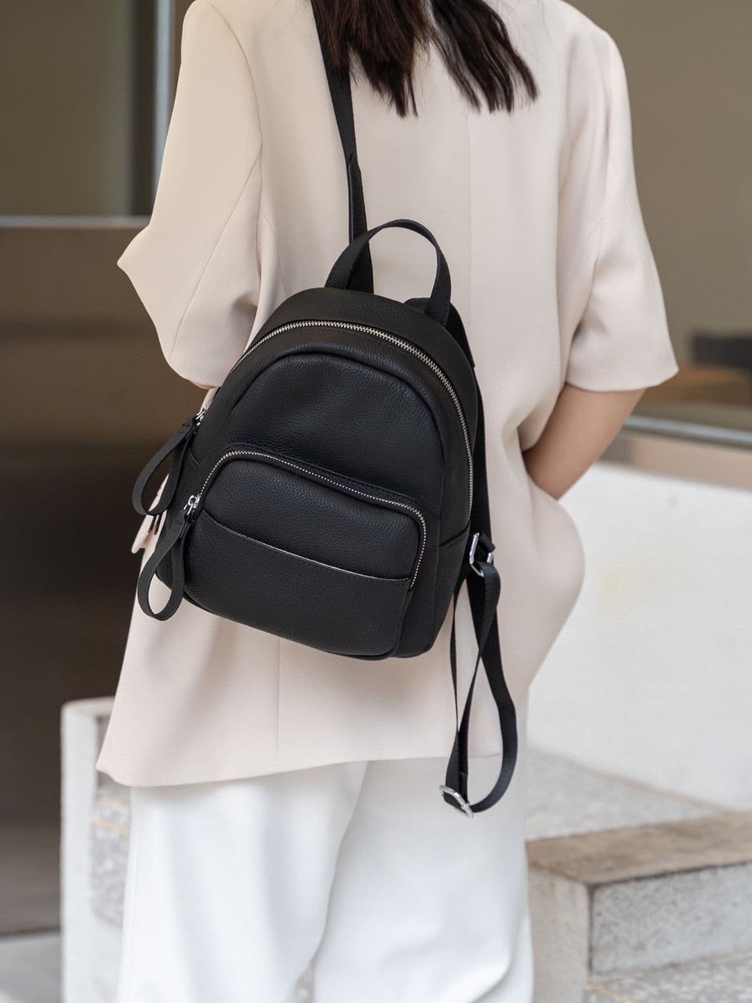 image-Women's All-match Simple Commute Travel Leather Backpack