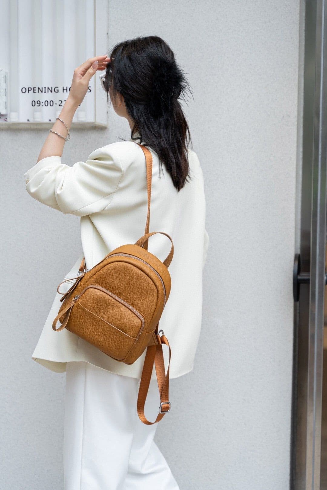 image-Women's All-match Simple Commute Travel Leather Backpack