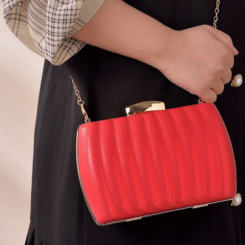 image-Women's Fashion Creative Chain Clutch Shoulder Bag
