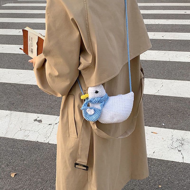 image-Cute Cartoon Wool Little Duck Knitted Shoulder Bag