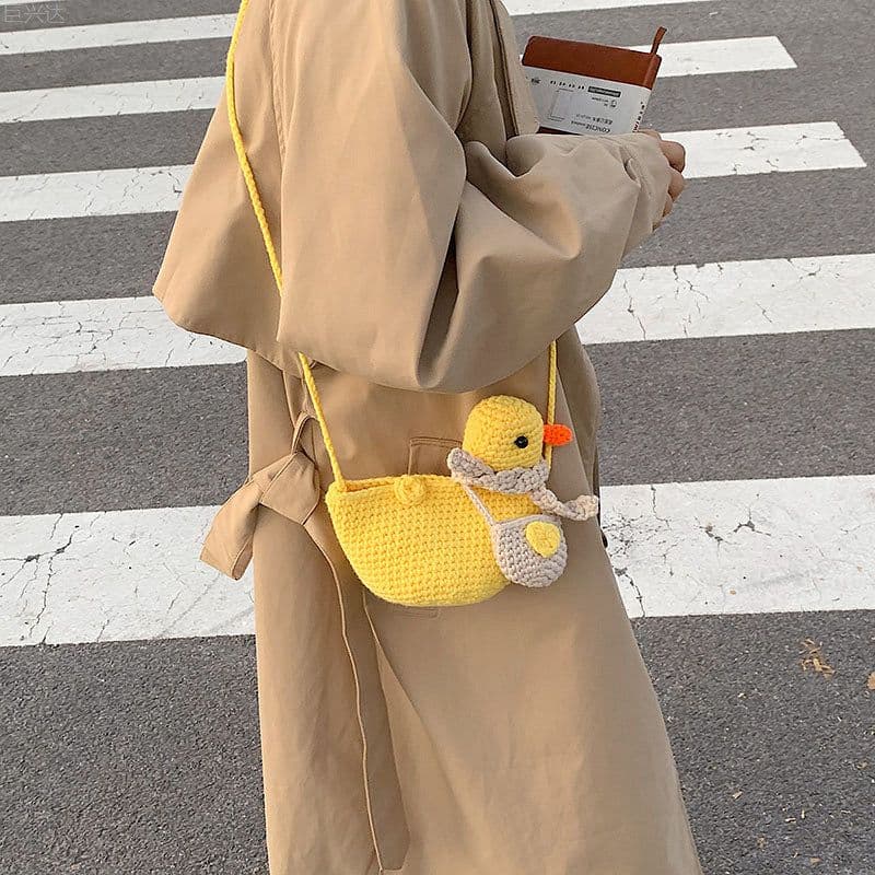 image-Cute Cartoon Wool Little Duck Knitted Shoulder Bag
