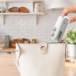 image-Chip Bag Sea Vacuum Sealing Machine Handheld Heat Vacumn Sealer Portable Heat Sealer USB Rechargeable For Food Storage Clip Bag Kitchen Gadgets