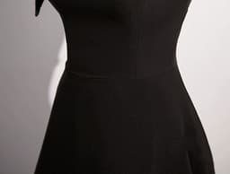 image-Simple Banquet Host French Piano Playing Vocal Music Art Test Violin Fashion Dress
