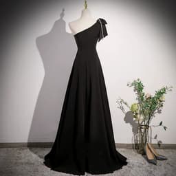 image-Simple Banquet Host French Piano Playing Vocal Music Art Test Violin Fashion Dress