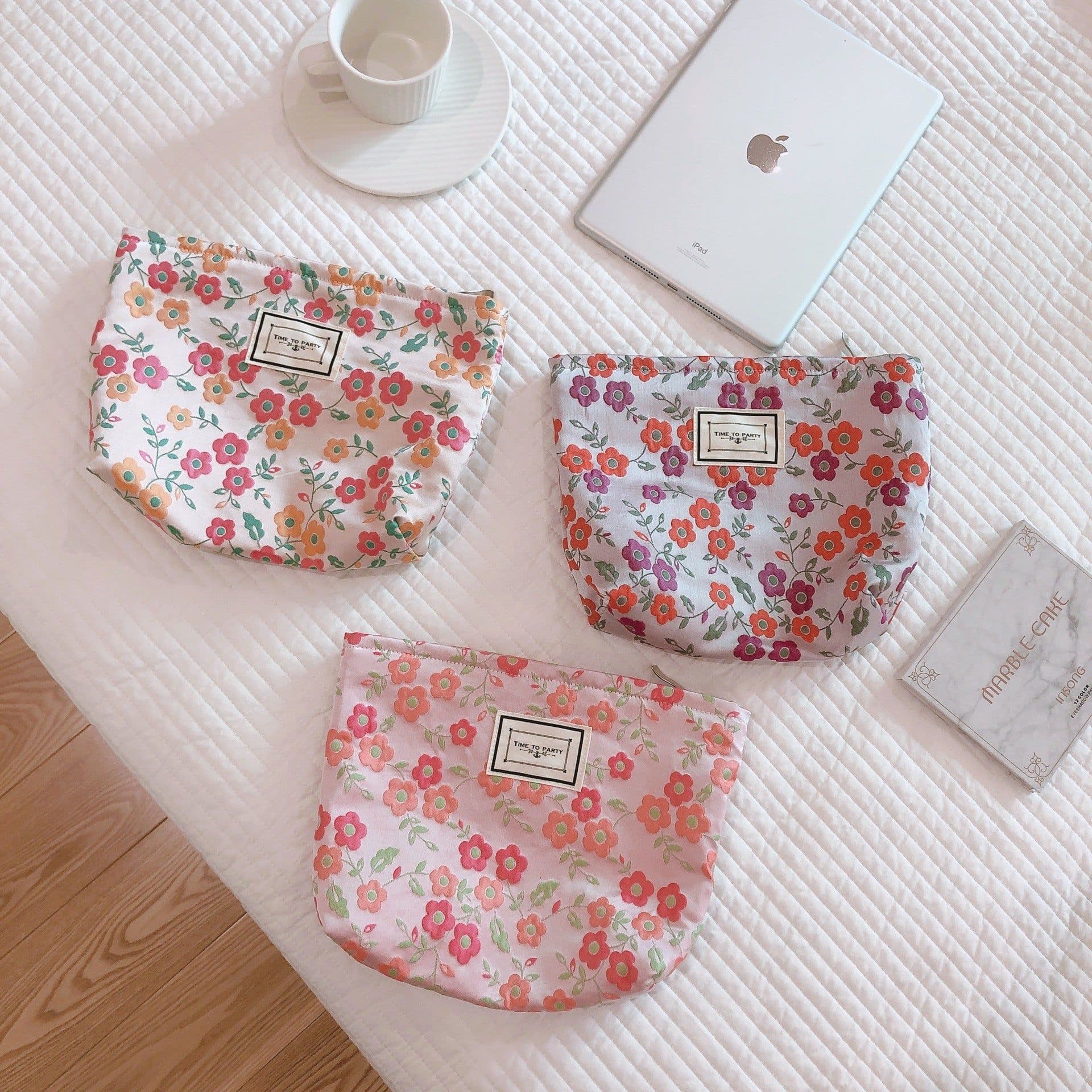 image-Elegant Literary Flower Clutch