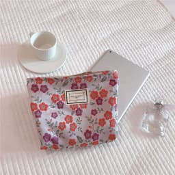 image-Elegant Literary Flower Clutch