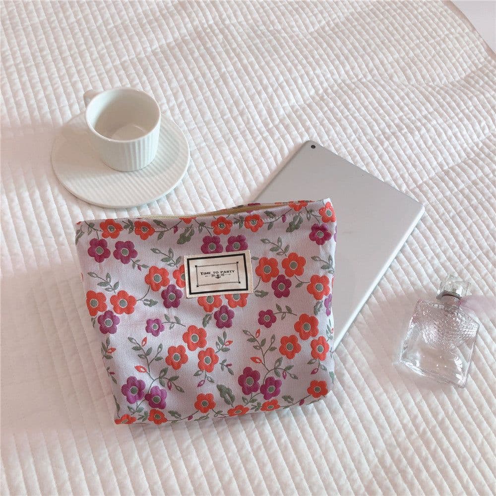 image-Elegant Literary Flower Clutch
