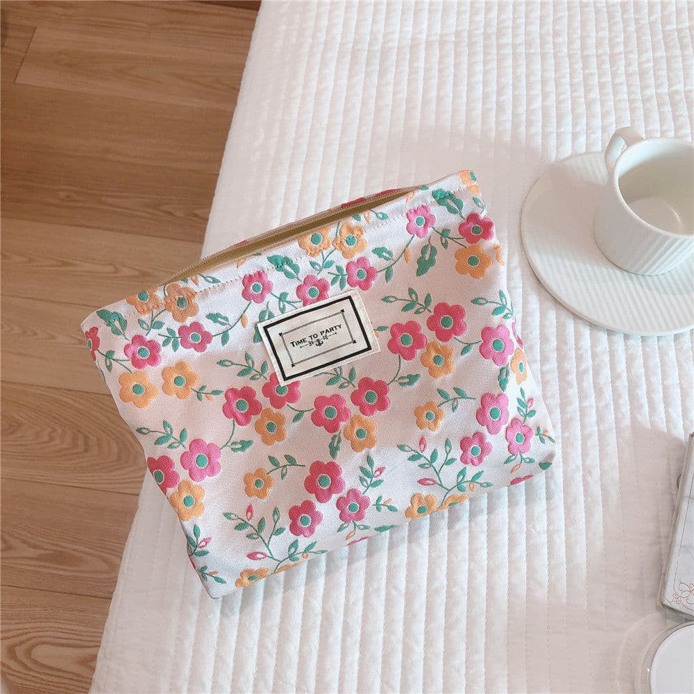 image-Elegant Literary Flower Clutch