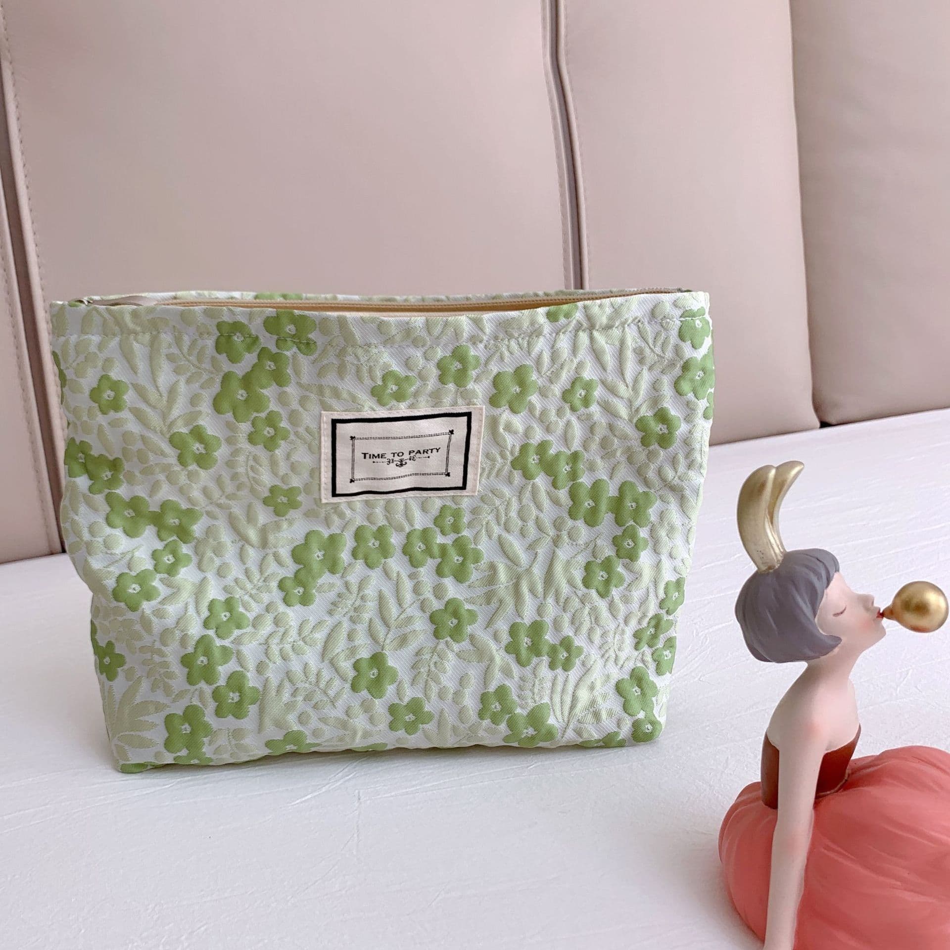 image-Jacquard Fabric Cosmetic Bag Large Capacity
