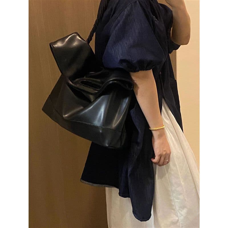 image-Autumn And Winter Minimalist Style Large Tote Bag Personality Glossy Niche