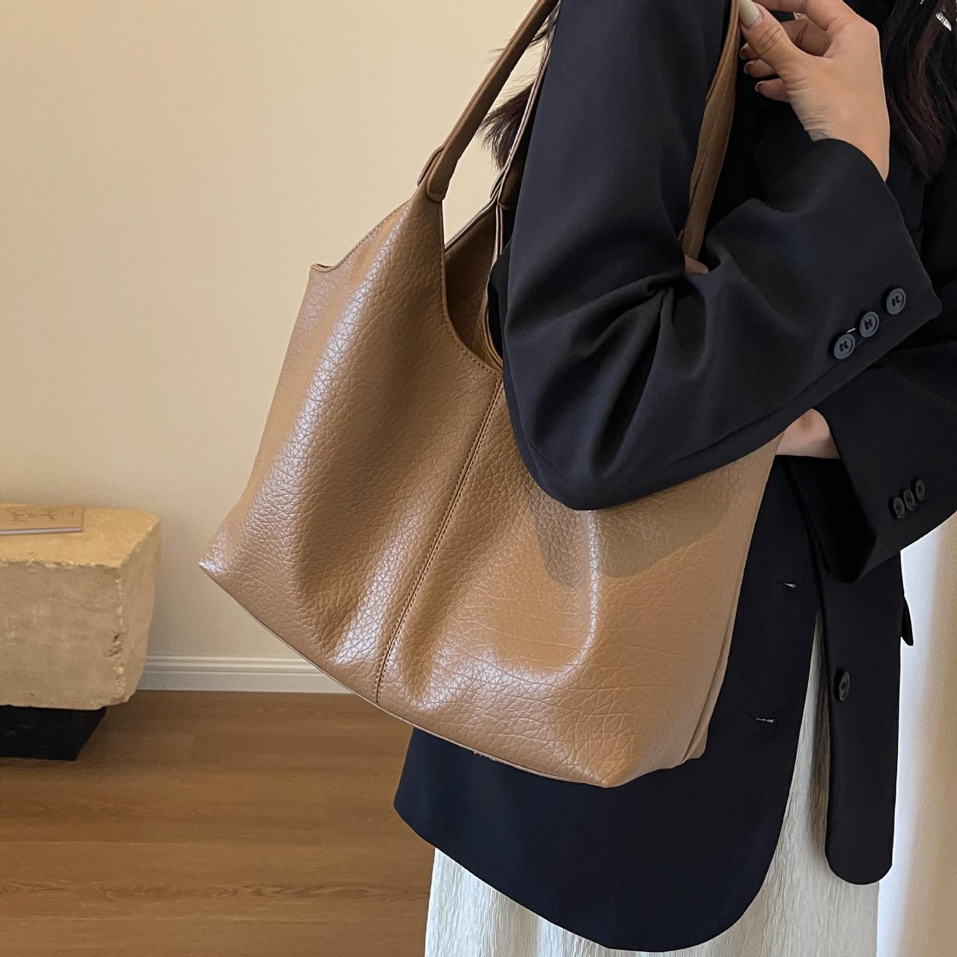 image-Women's Autumn Versatile Fashion Retro Shoulder Bag Texture