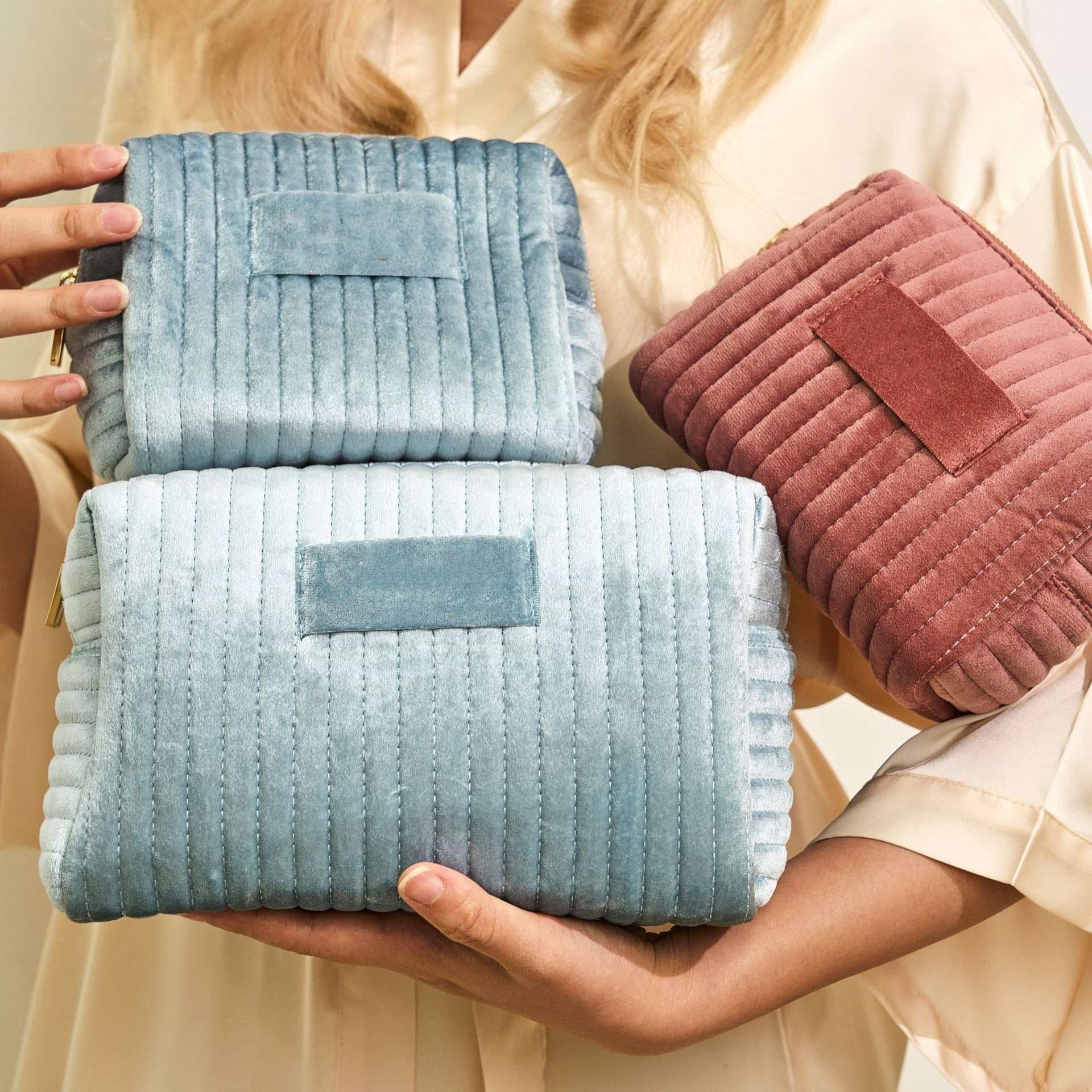 image-Large Capacity Velvet Cosmetic Bag Plaid Multifunctional Wash Bag Skin-friendly Material Skincare Storage Bag