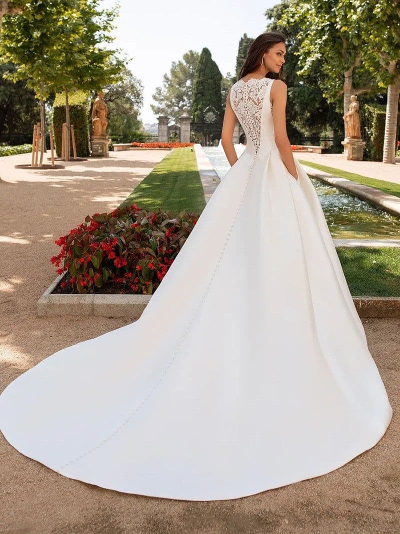 image-French Retro Lace Advanced Texture Satin Slim Bridal Simple Elegant Trailing Wedding Dress