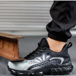 image-Wear-resistant Anti-smashing And Anti-penetration Thin Flyknit Breathable Shock-absorbing Work Safety Shoes