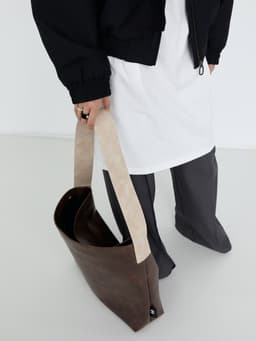 image-2-color Wide Shoulder Strap Contrast Color Large Capacity Totes
