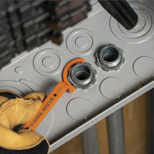 image-Crescent Magnetic Suction Wrench Catheter Locking Wrench Kit Three-in-one