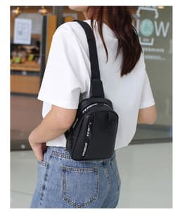 image-Women's Chest Bag Simple Fashion Color Contrast