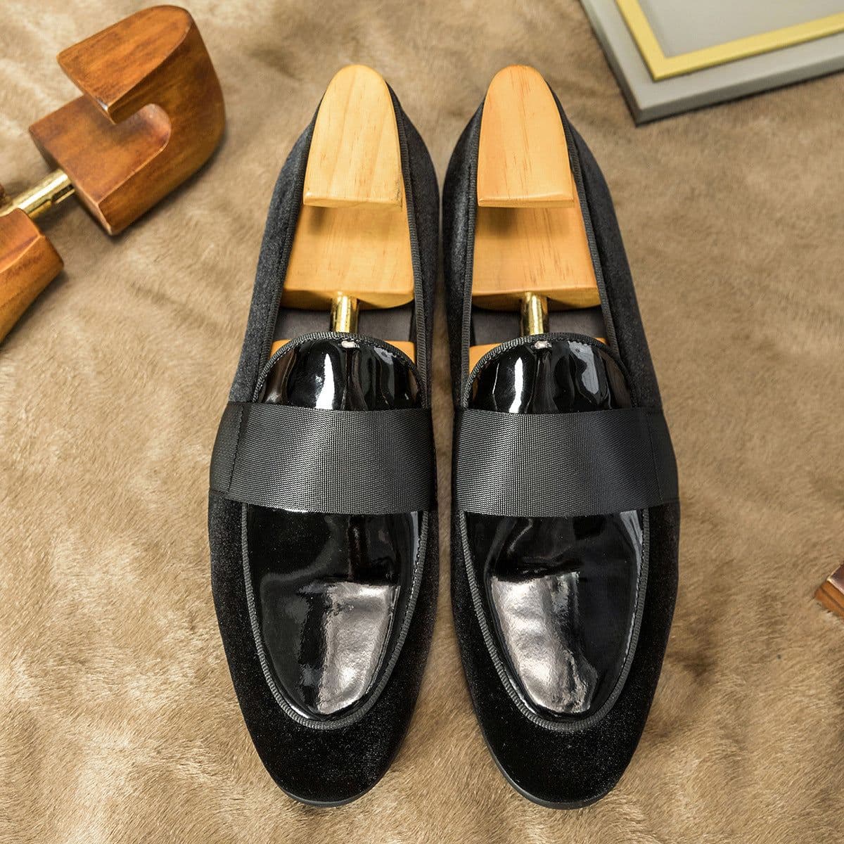 image-Velvet Patent Leather Korean Loafers Business Casual Leather Round Shoes
