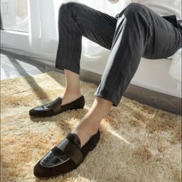 image-Velvet Patent Leather Korean Loafers Business Casual Leather Round Shoes