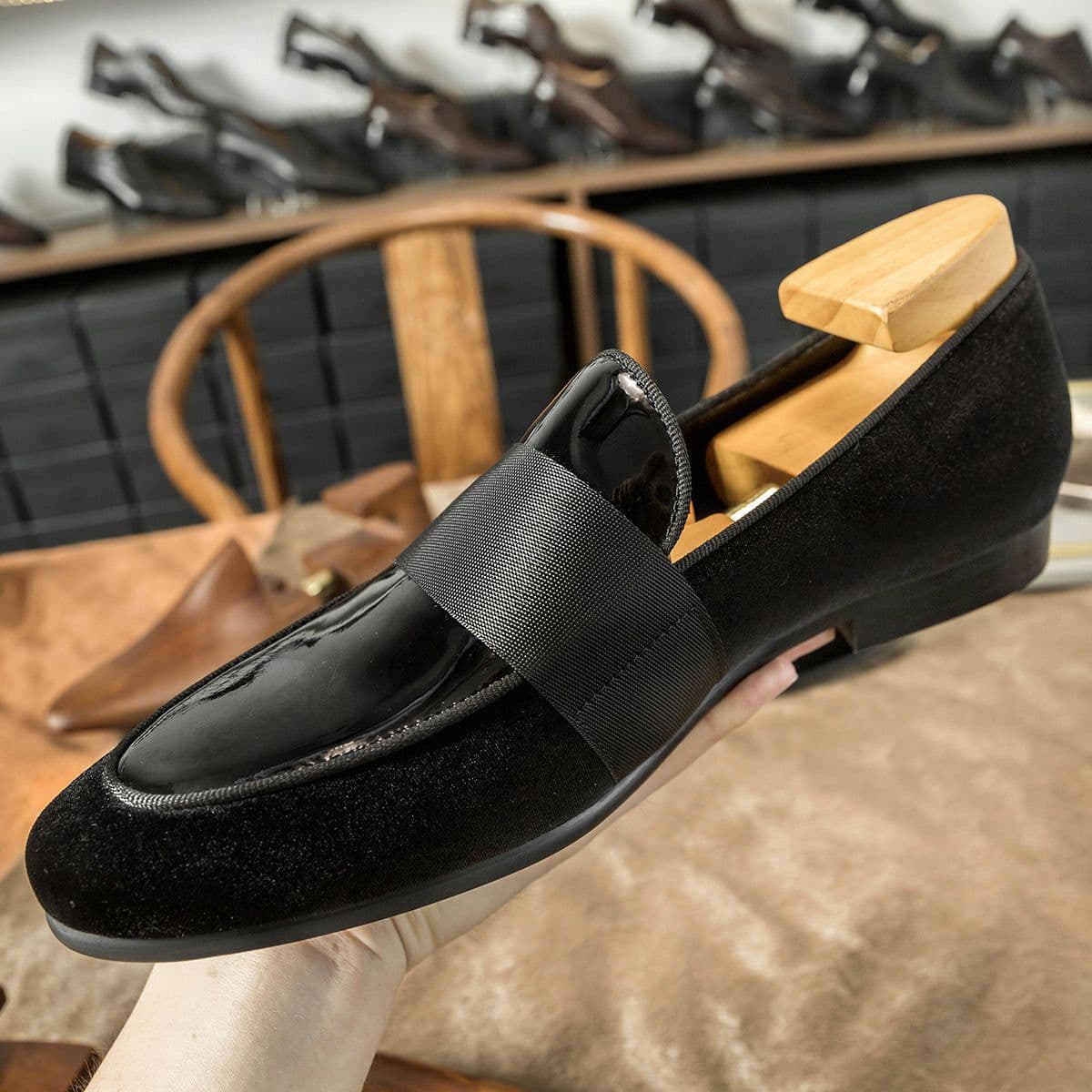 image-Velvet Patent Leather Korean Loafers Business Casual Leather Round Shoes