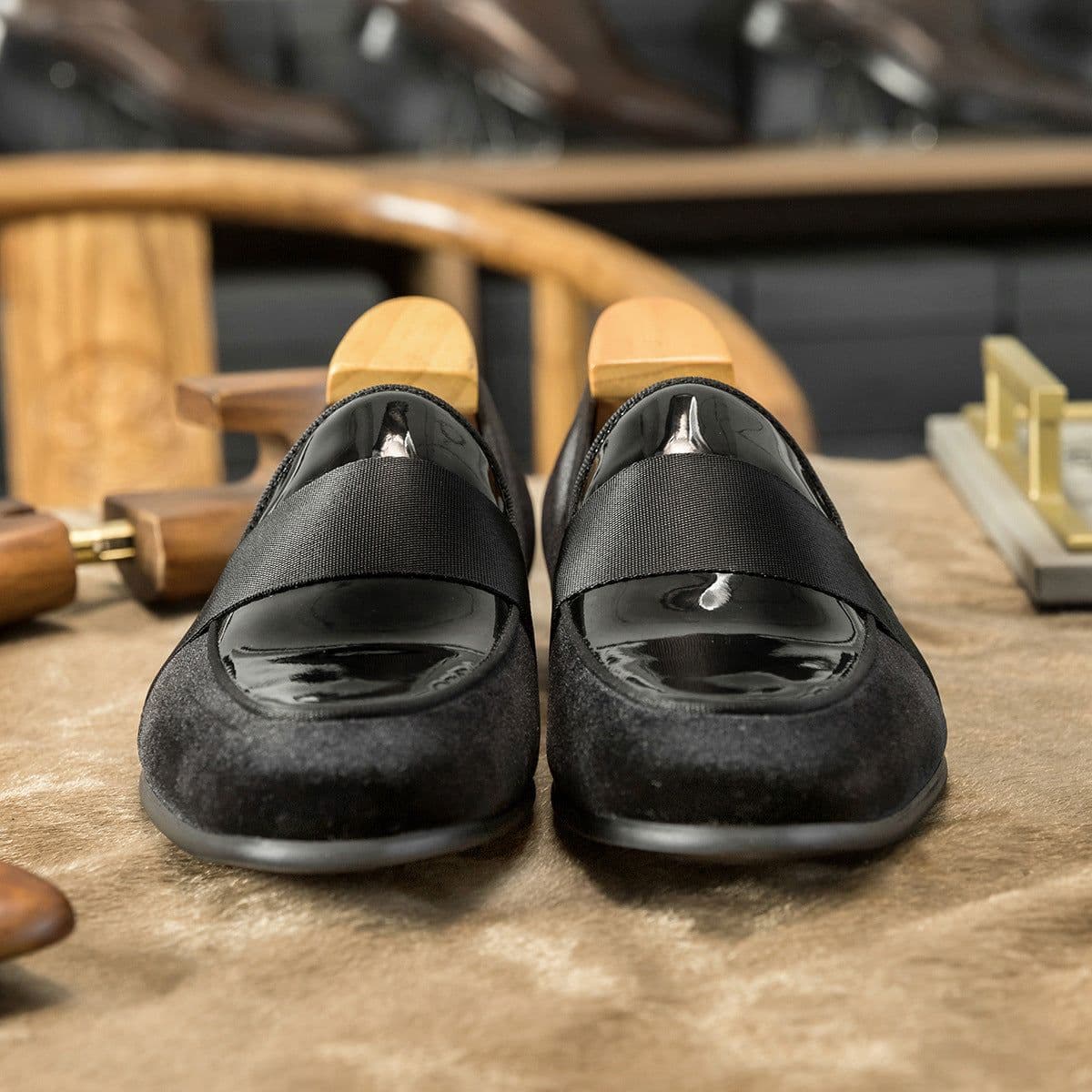 image-Velvet Patent Leather Korean Loafers Business Casual Leather Round Shoes