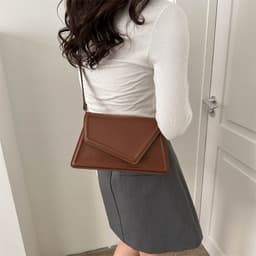image-Women's Simple Textured Fashion Solid Color Shoulder Messenger Bag