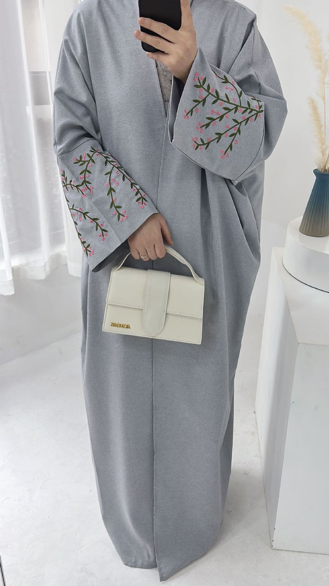 image-Dubai Middle East Turkey Dubai Flower Embroidered Elegant Cardigan Robe