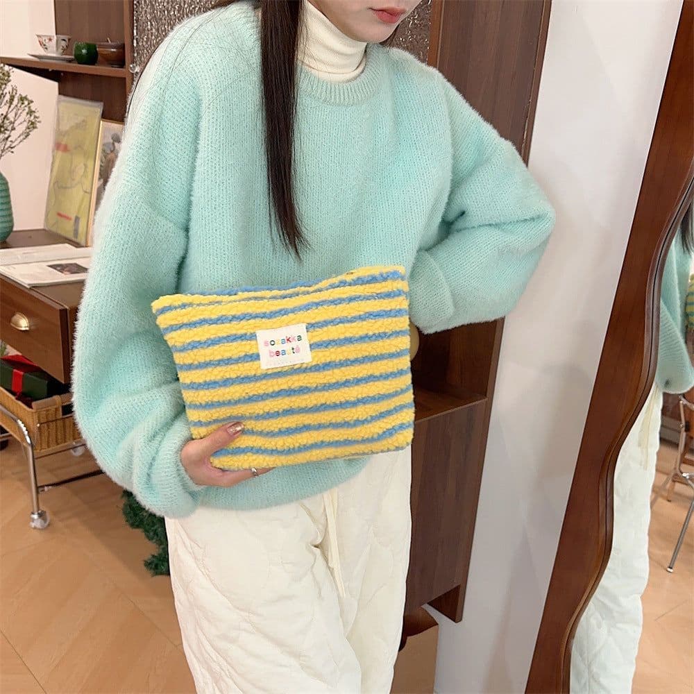 image-Winter Plush Color Polka Dot Large Capacity Travel Skincare Cosmetic Storage Bag