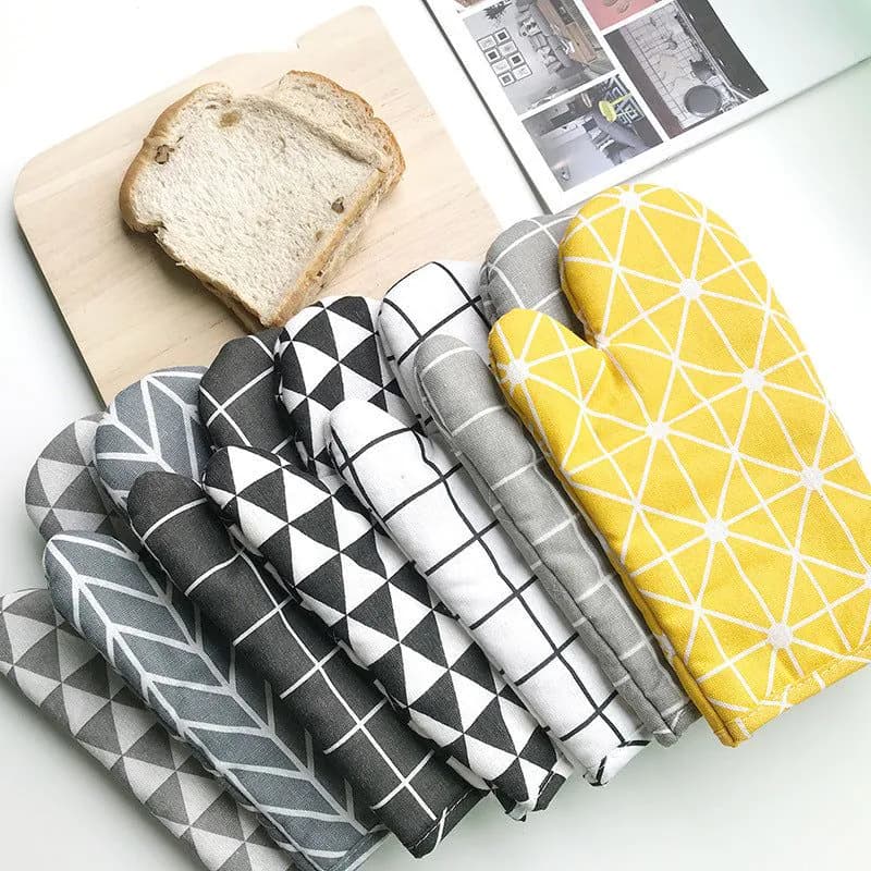 image-Anti-scald Microwave Oven Gloves High Temperature Resistance