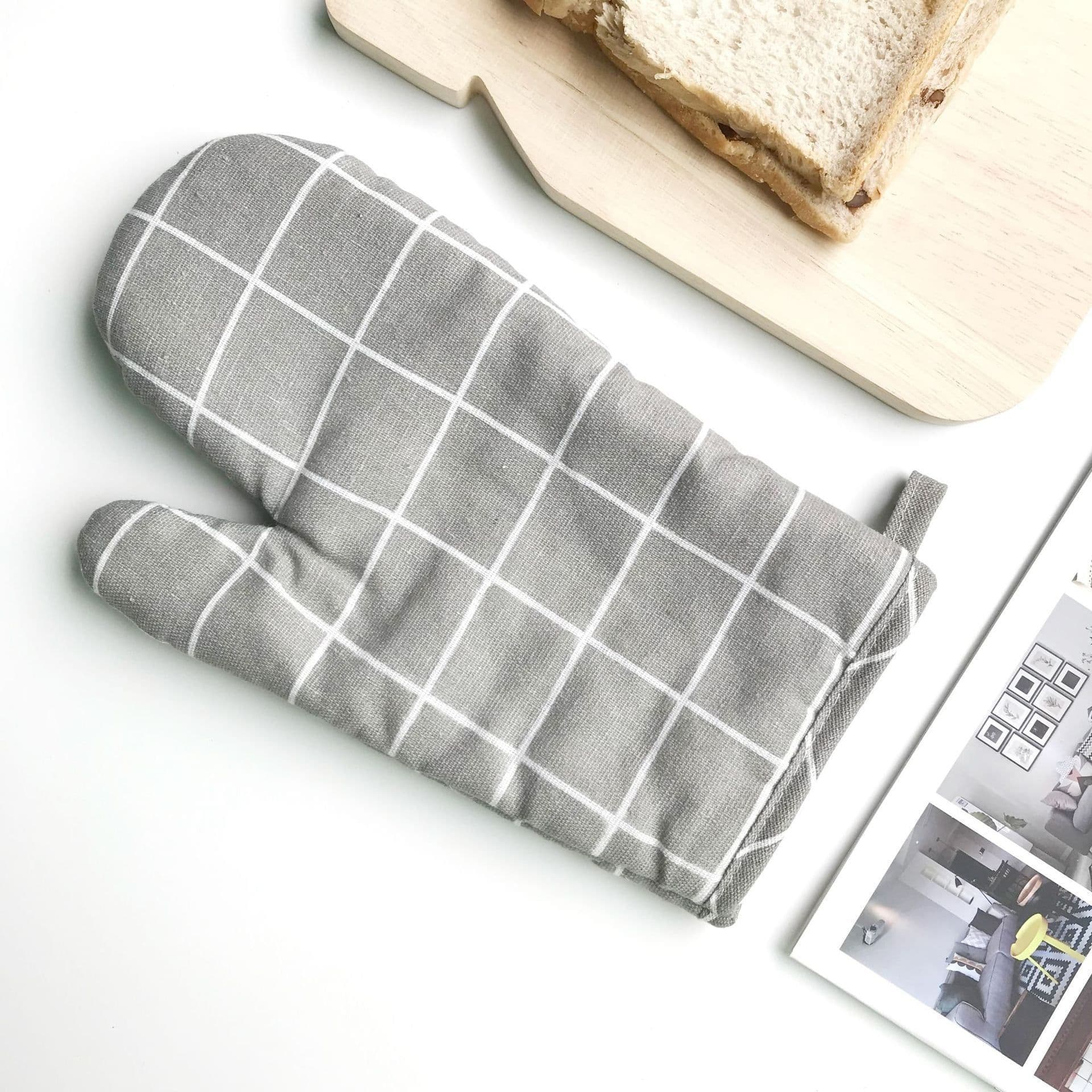 image-Anti-scald Microwave Oven Gloves High Temperature Resistance