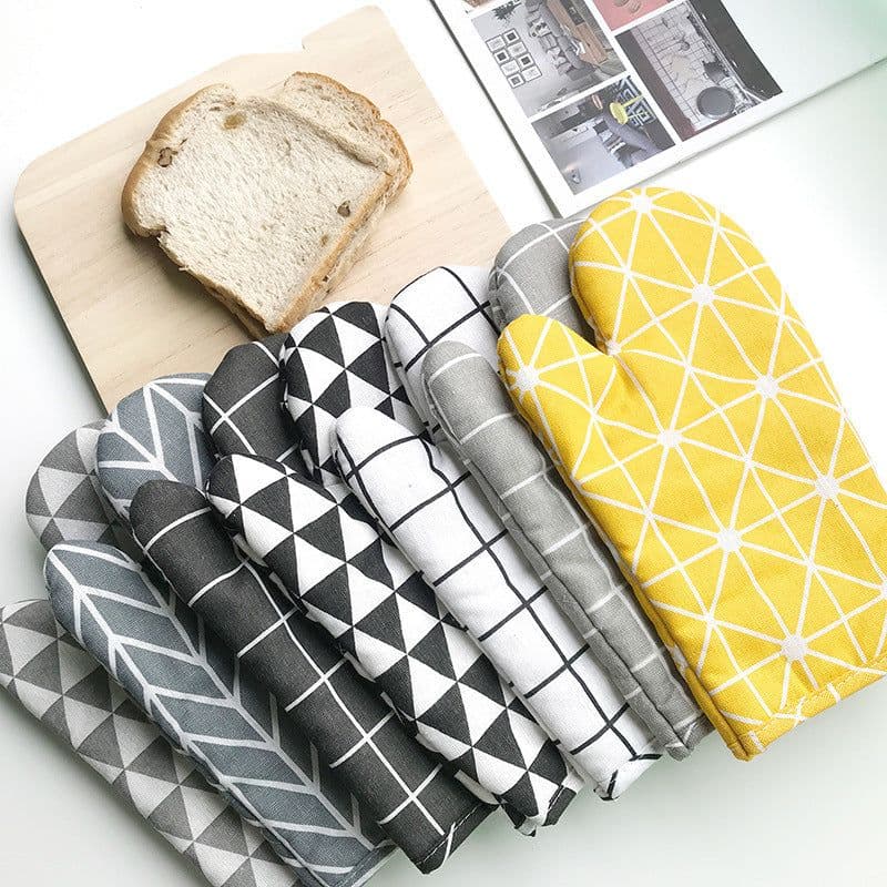 image-Anti-scald Microwave Oven Gloves High Temperature Resistance