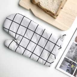 image-Anti-scald Microwave Oven Gloves High Temperature Resistance