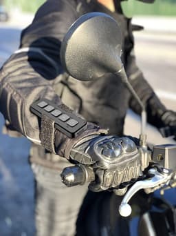 image-Bluetooth 50 Car Bluetooth Controller Motorcycle Remote Control Answer Hang Up Phone