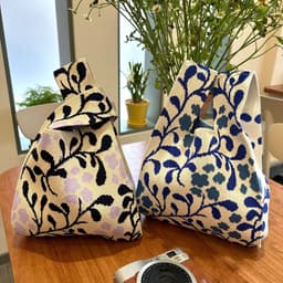 image-Women's Knitted Simple Branch Printed Handbag