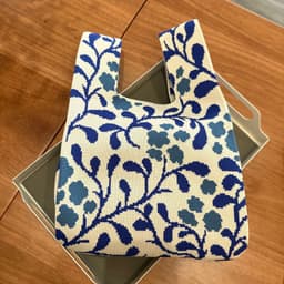 image-Women's Knitted Simple Branch Printed Handbag