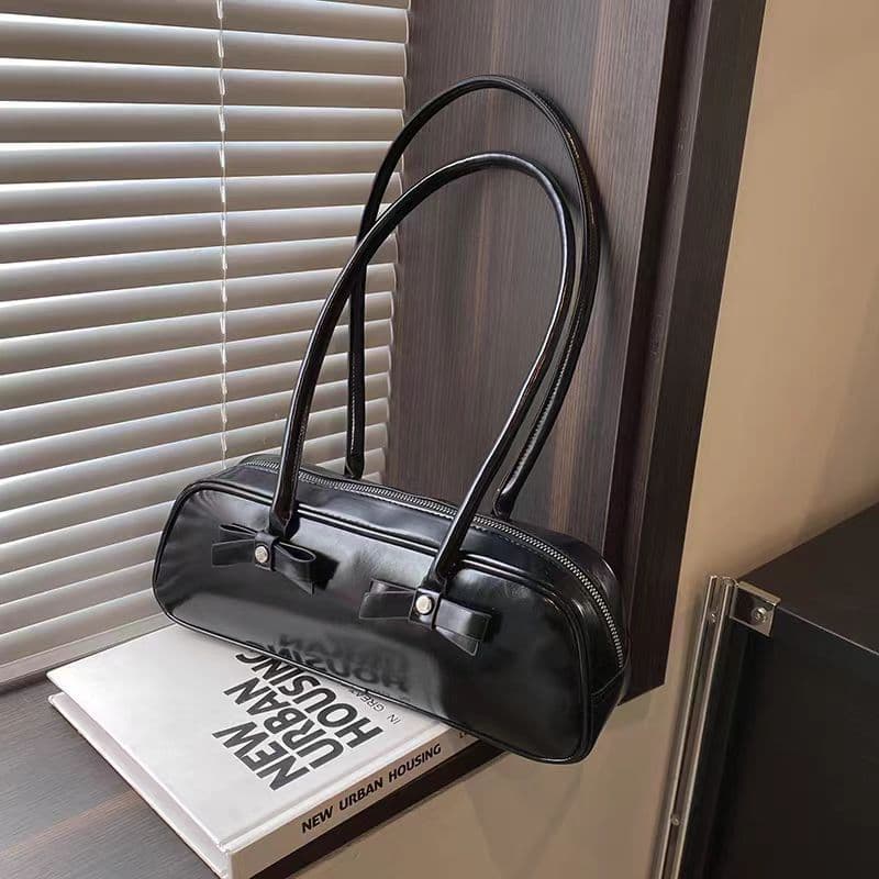 image-High Sense Fashionable Minority Design Underarm Portable Shoulder Bag