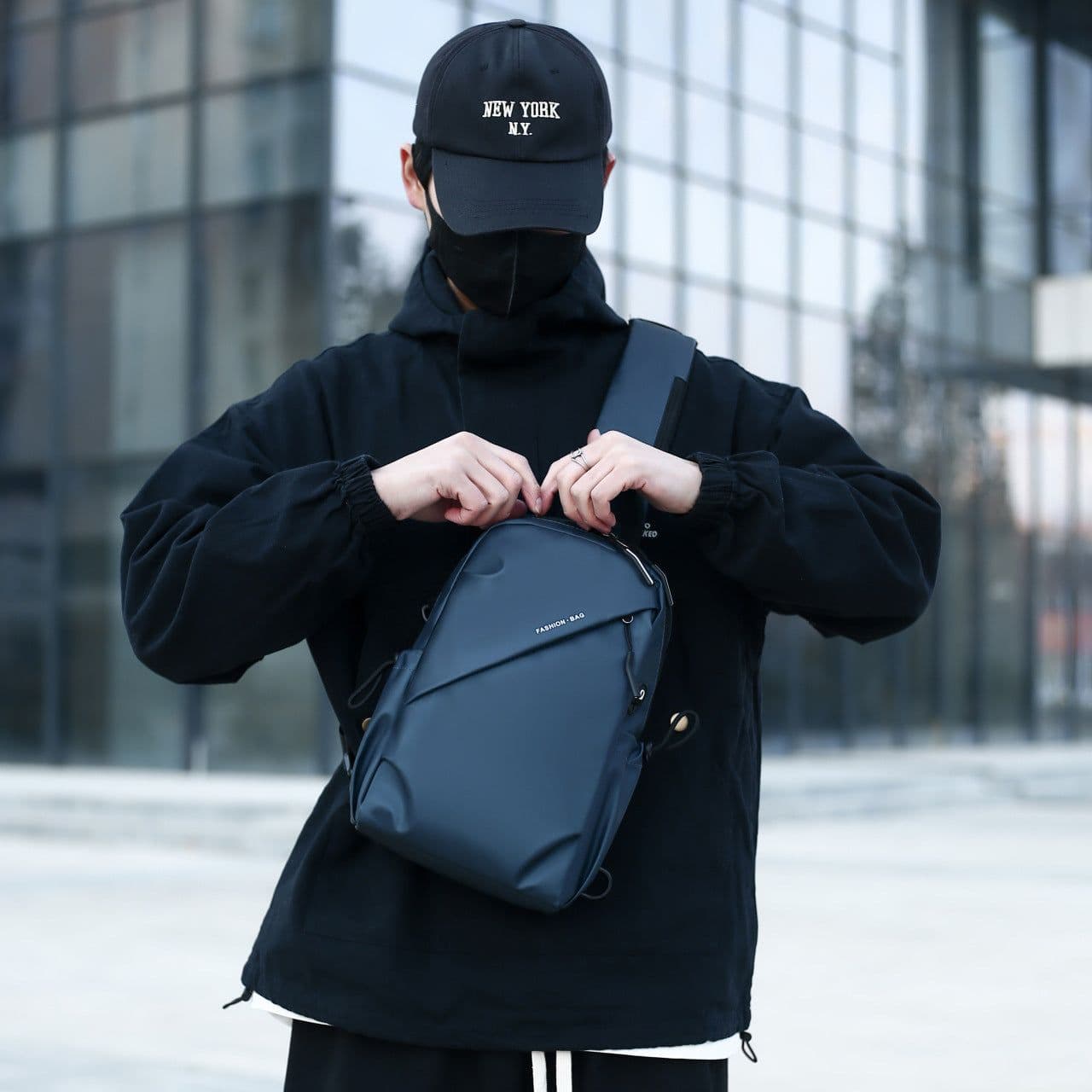image-Sports Chest Bag Fashion Brand Men's Messenger Bag Multi-function