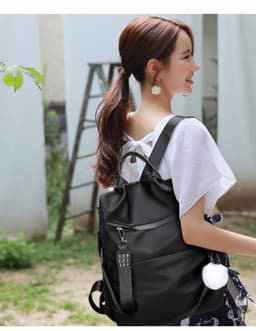 image-Large Capacity Leisure Travel Bag For Women
